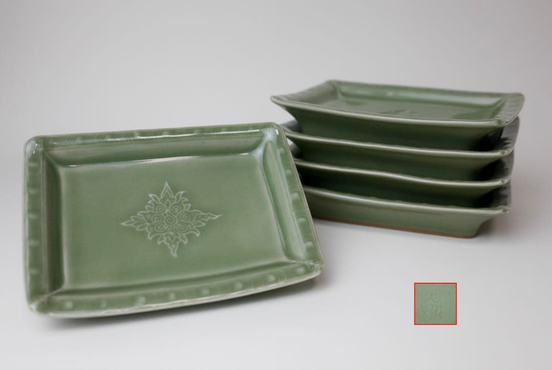 青磁　陽刻唐草　四方皿　菓子器　煎茶器　煎茶道具　白川　懐石料理　5枚