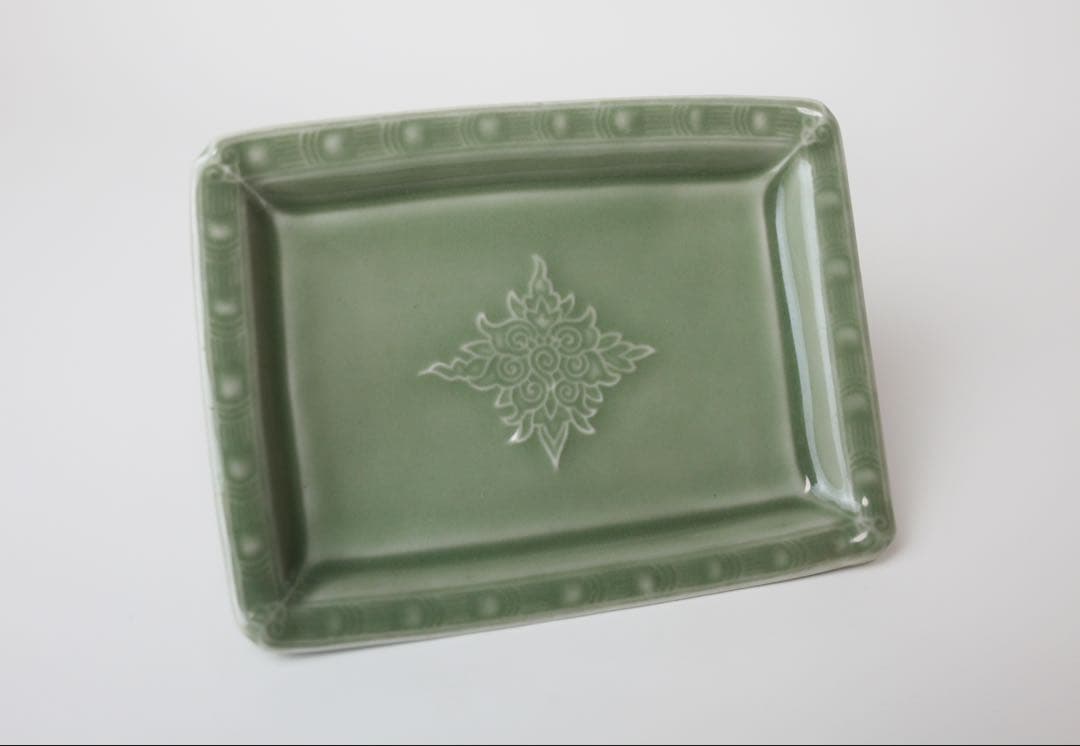 青磁　陽刻唐草　四方皿　菓子器　煎茶器　煎茶道具　白川　懐石料理　5枚