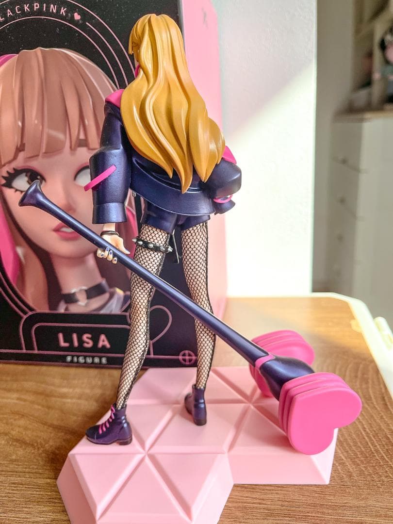 【超レア】BLACKPINK LISA コレクターズフィギュア 限定版