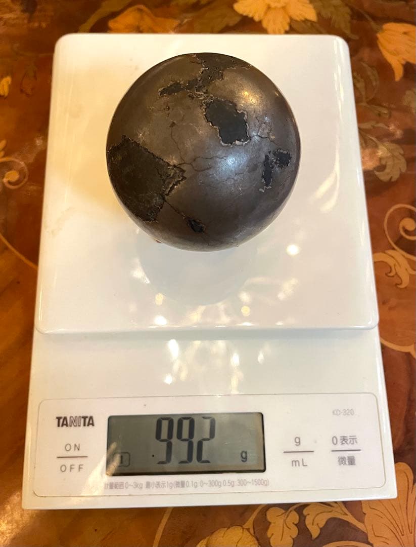 隕石　カンポデルシエロ隕石　丸玉　約990g 6センチ