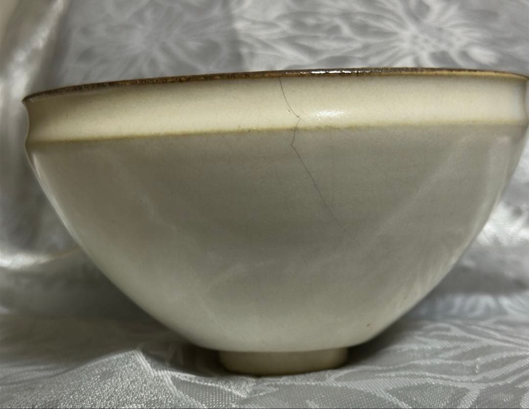 白磁　茶碗　刻印あり