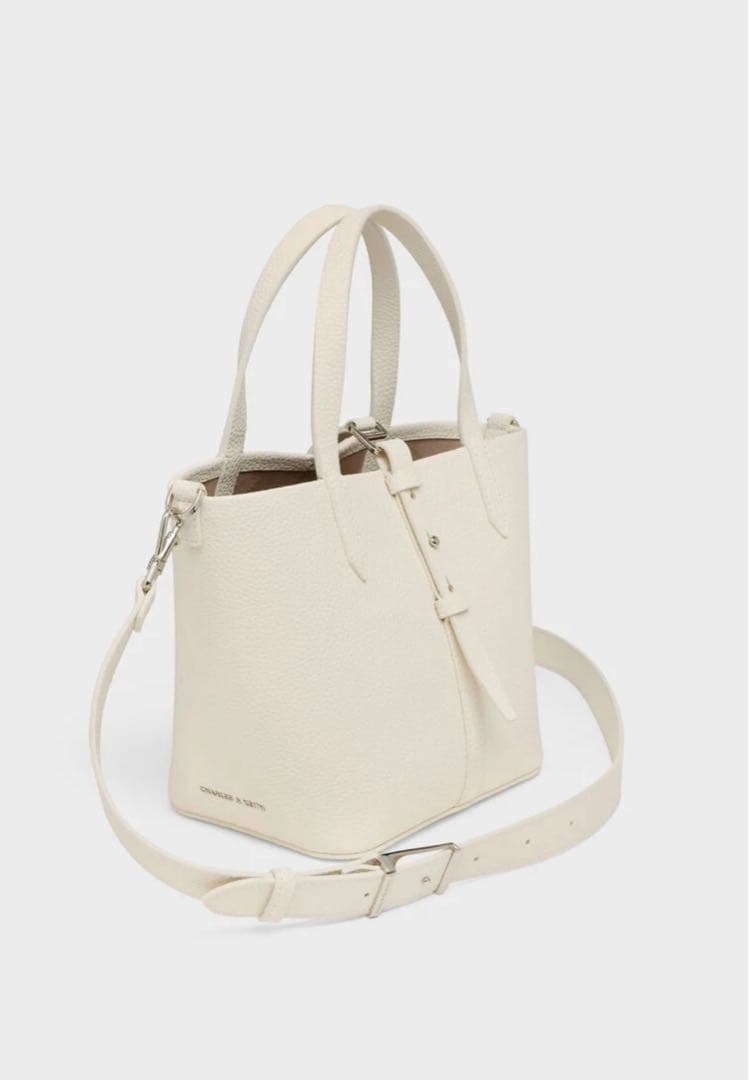 CHARLES & KEITH Beryl ベリル リサイクルレザーバケツバッグ