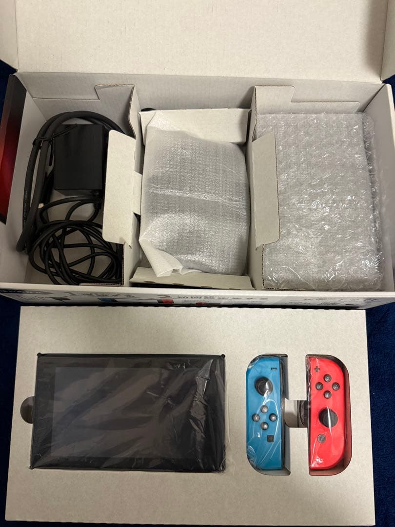 Nintendo Switch 本体 赤・青のJoy-Con