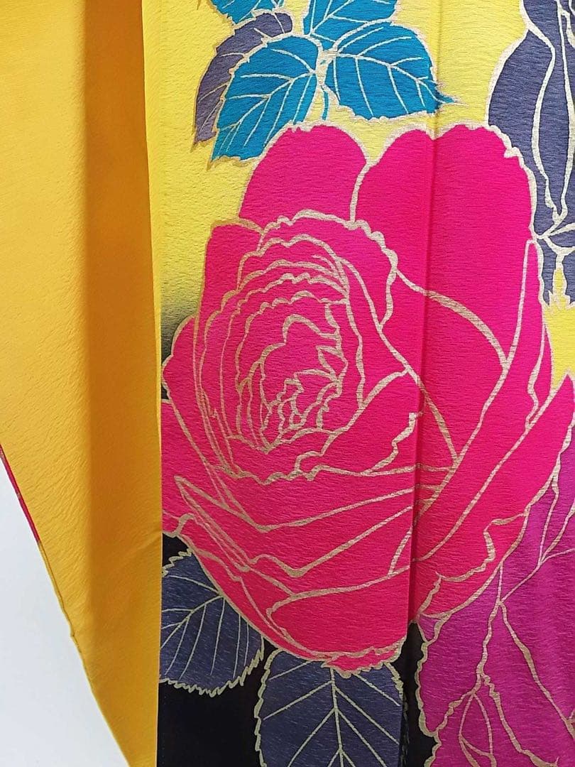 作家物・草野一騎　薔薇咲き誇る振袖×大胆アート構図／イエロー地×華麗モダンな名品