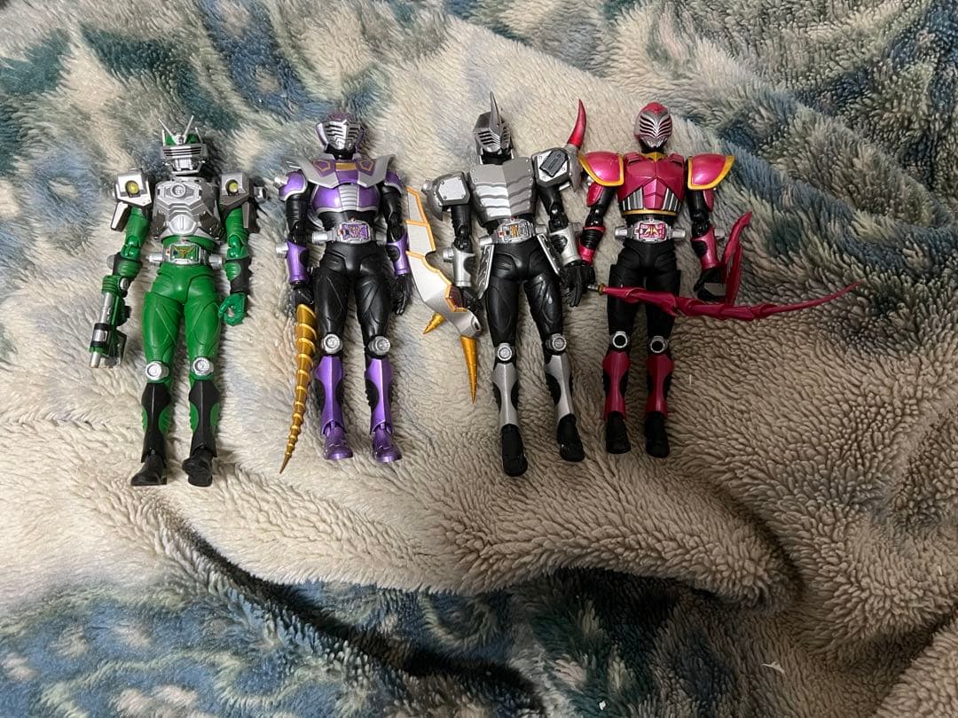 shフィギュアーツ仮面ライダー龍騎全ライダーミラーモンスターセットとオマケ2つ