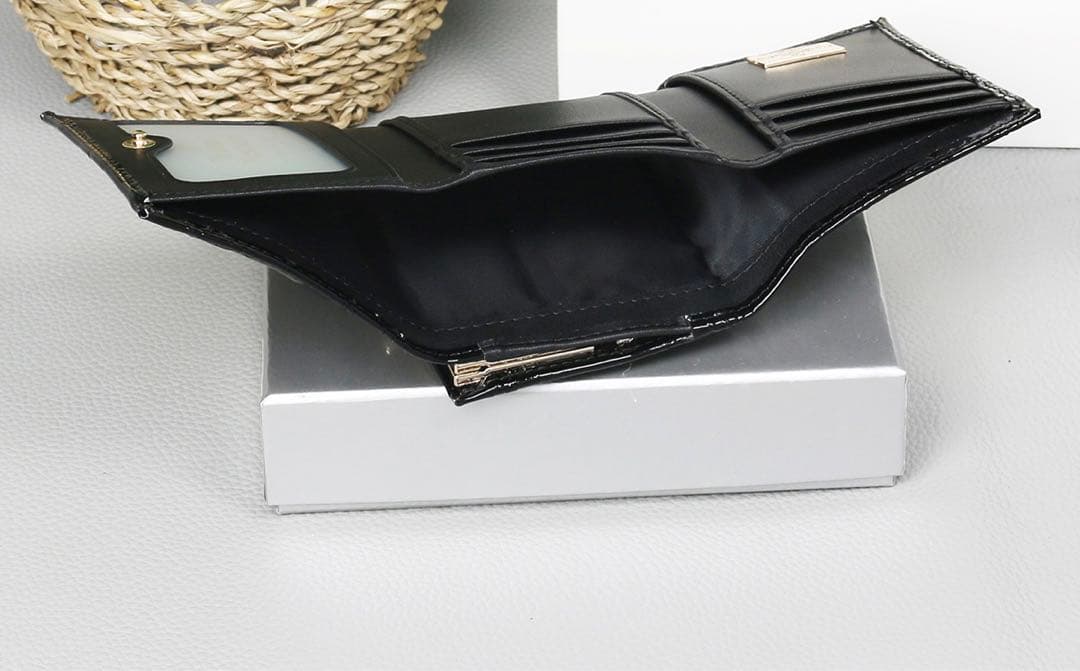 ブラック エナメル 三つ折り財布-110