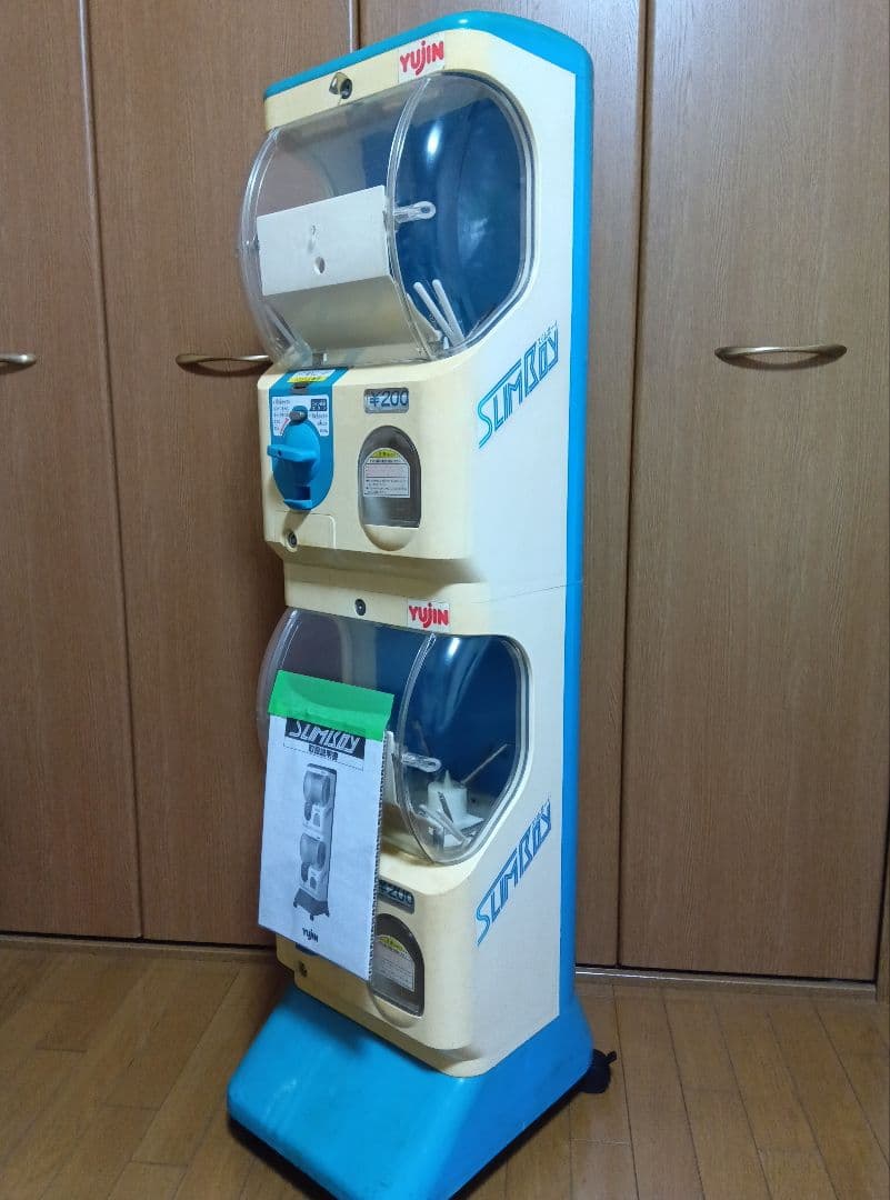 【カギ付】ガチャガチャ　本体　スリムボーイ　ユージン　カプセルステーション　筐体
