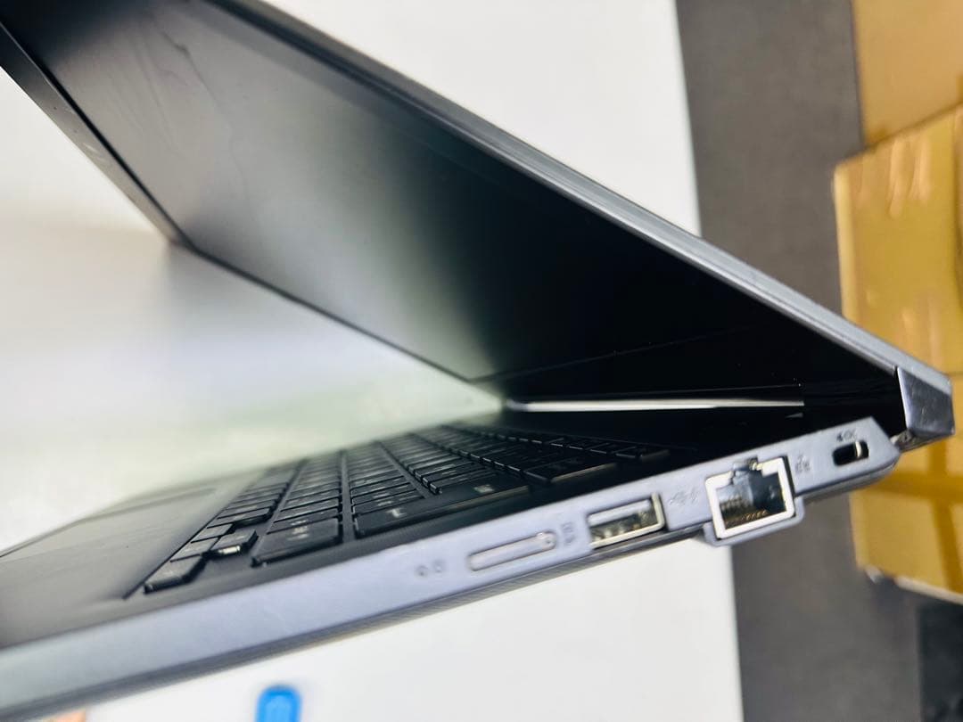 年末セール⑧i7第8世代超薄型東芝13.3型Windows11ノートパソコン