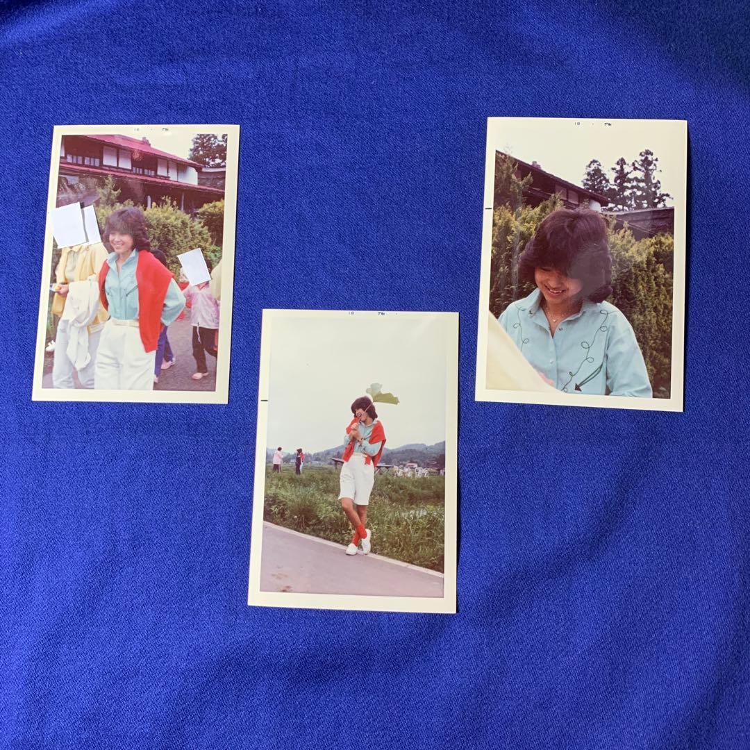 松田聖子デビュー当時の生写真3枚です。