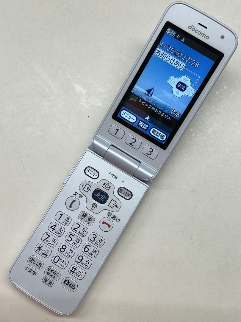 W5K611◆ らくらくホン SIM解除済み F-01M ガラケー 携帯電話