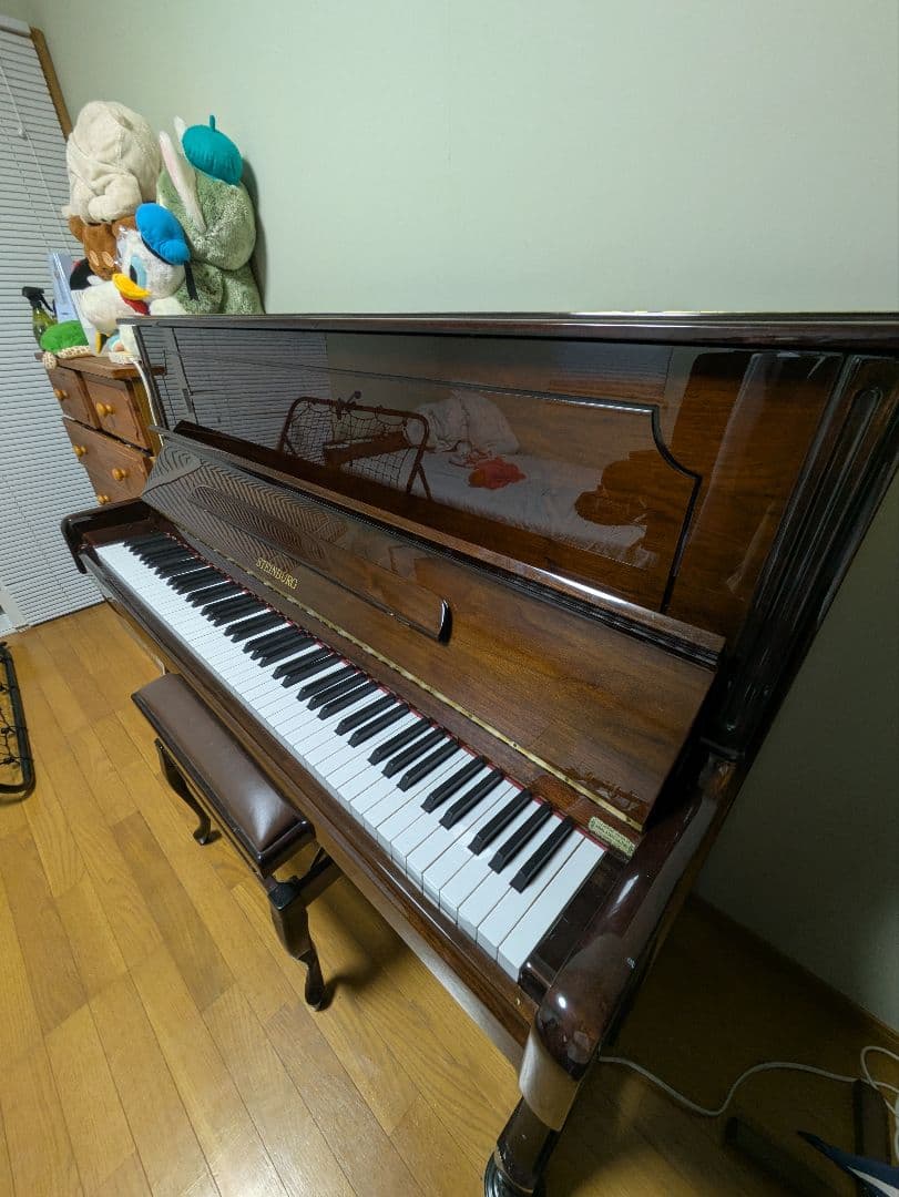 STEINBURG　アップライトピアノ　猫足　ダークウォールナット　木目調
