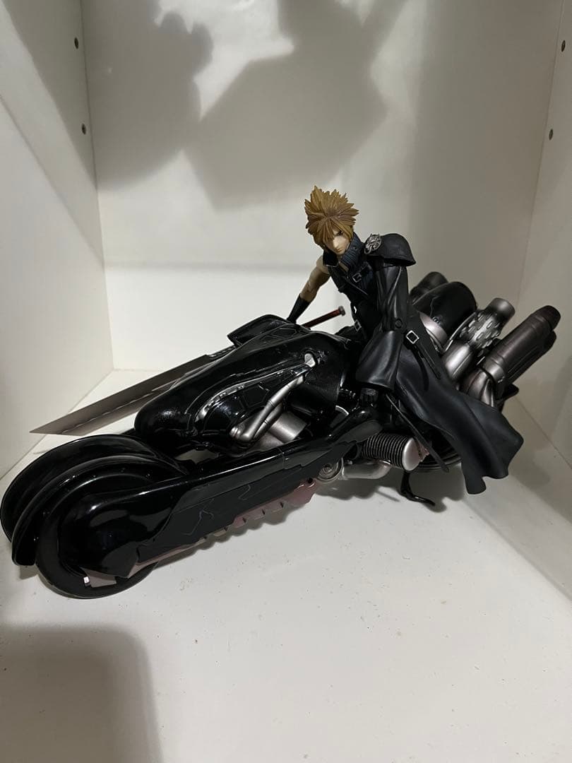 ファイナルファンタジー プレイアーツ クラウド アドベントチルドレン