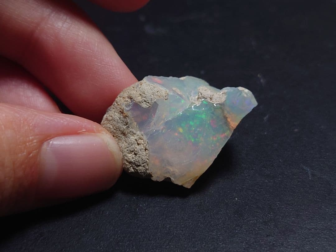 エチオピア　オパール　原石　鉱物標本　ジュエリーグレード　AAA