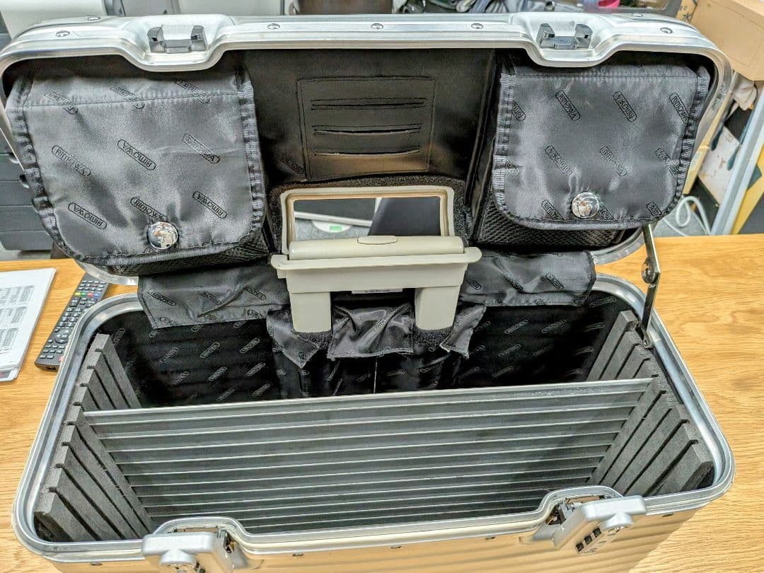 リモワパイロット37Lタスロック