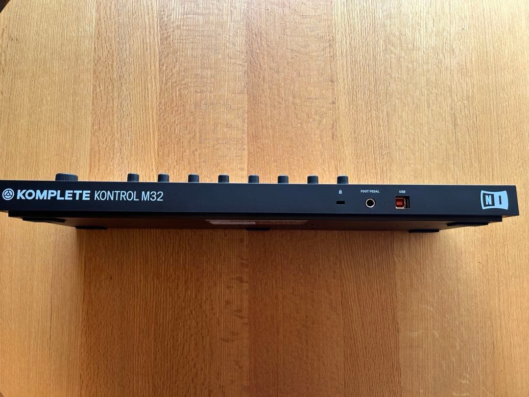 KOMPLETE KONTROL M32 MIDIキーボード