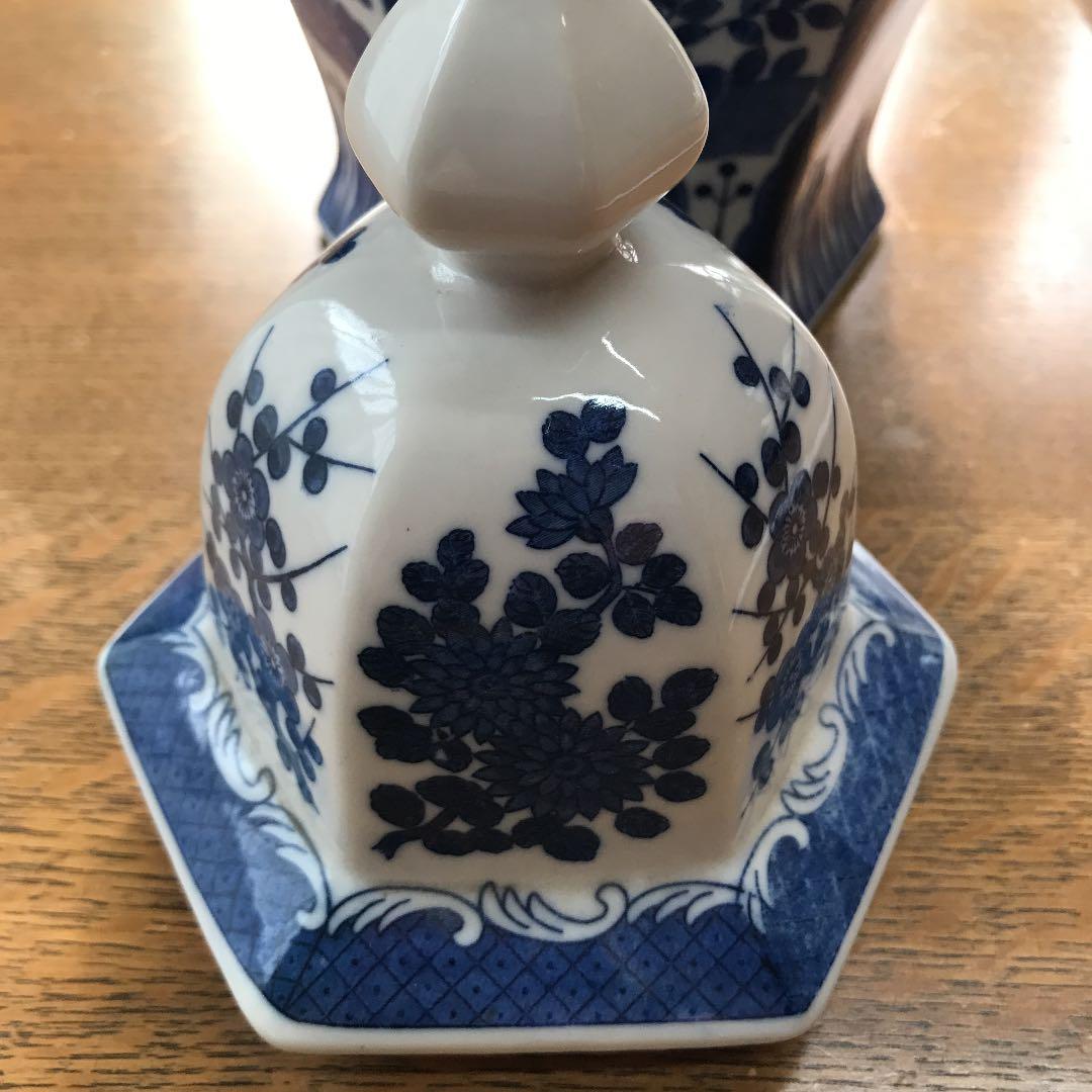 壺？蓋付き