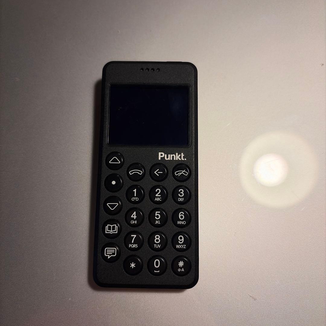 携帯電話本体 Punkt mo02