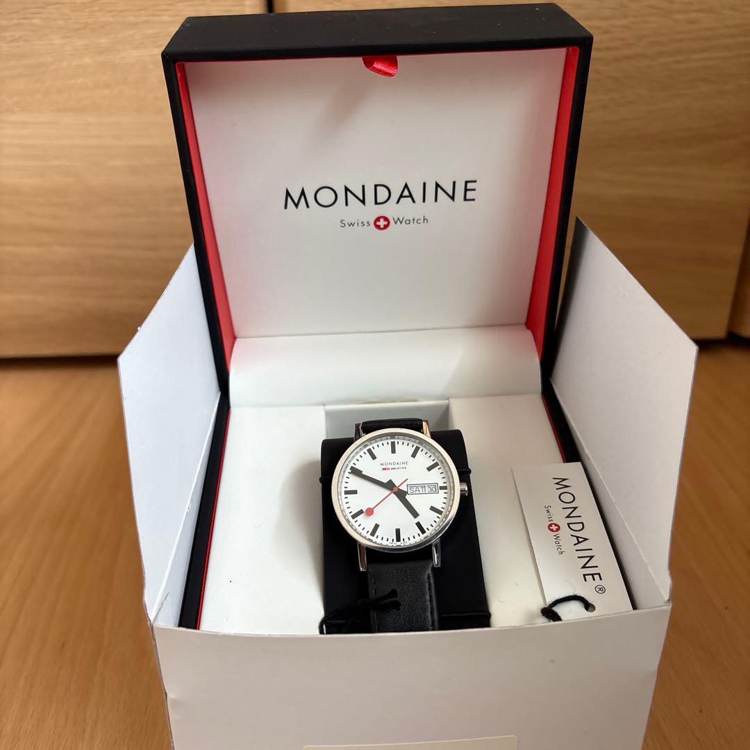 MONDAINE モンディーン　スイス製 時計 レザー