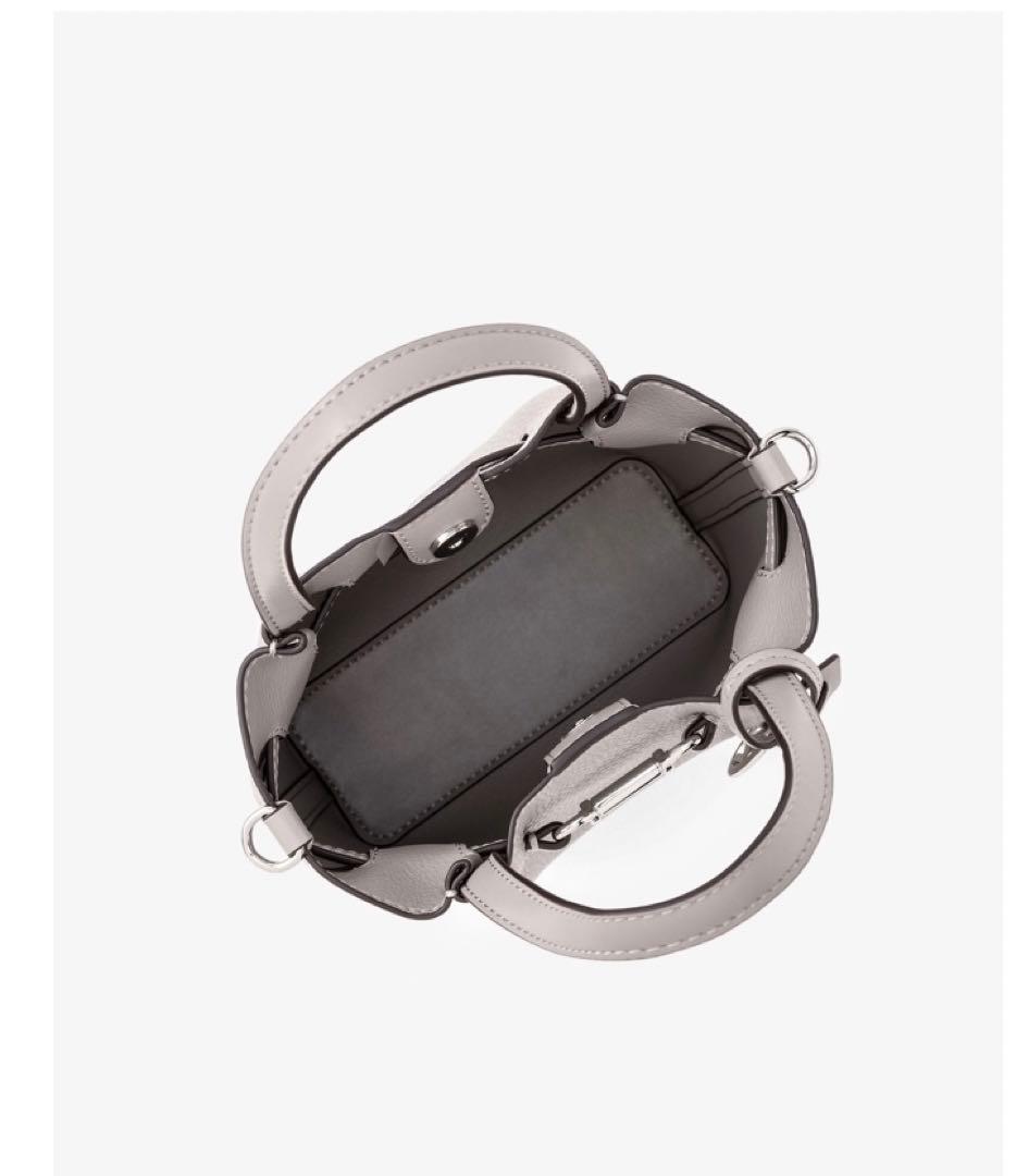 MICHAEL KORS CARSON NS クロスボディ　パールグレイ