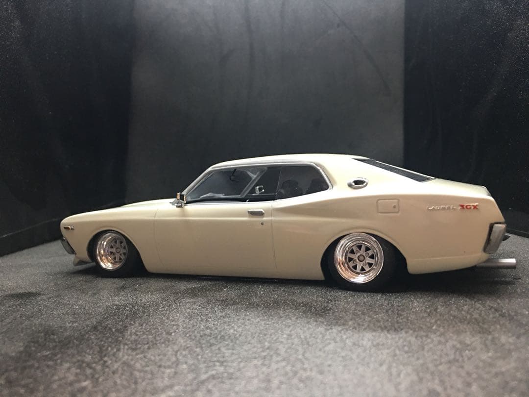 旧車プラモデル完成品1／２４アオシマ１３０ローレル