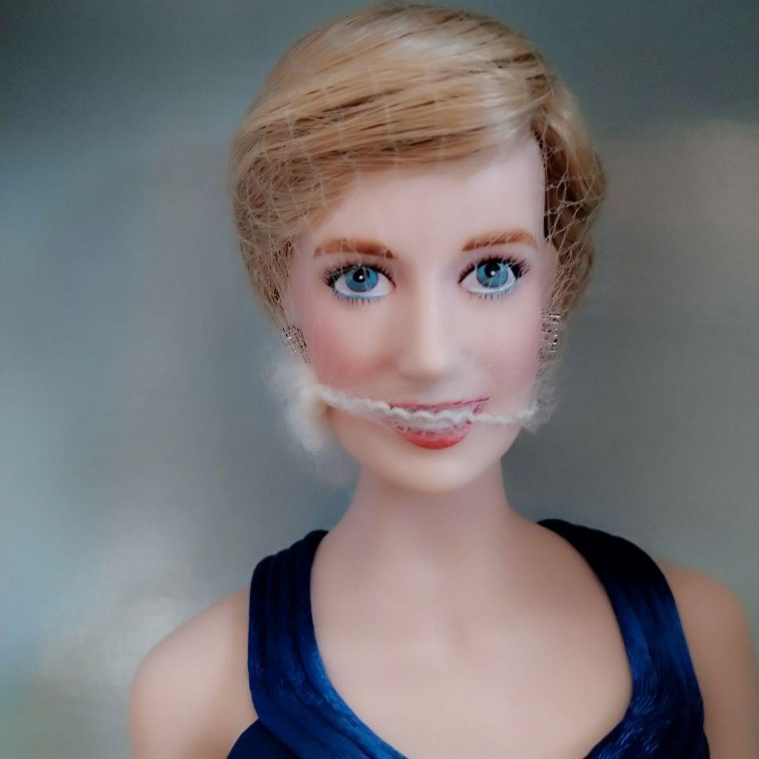 ダイアナ妃人形