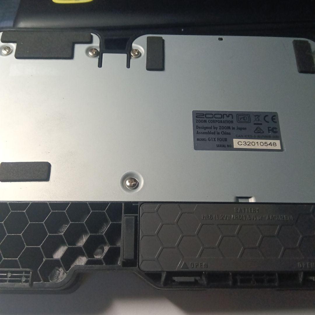 zoom G1X FOURです