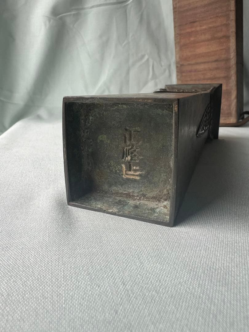 青銅方尊