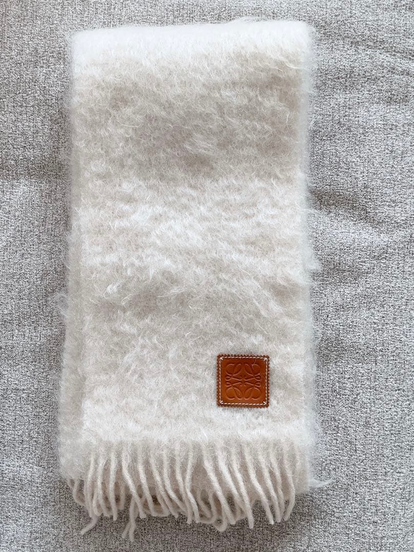 ロエベLOEWEモヘアマフラーホワイト未使用に近い