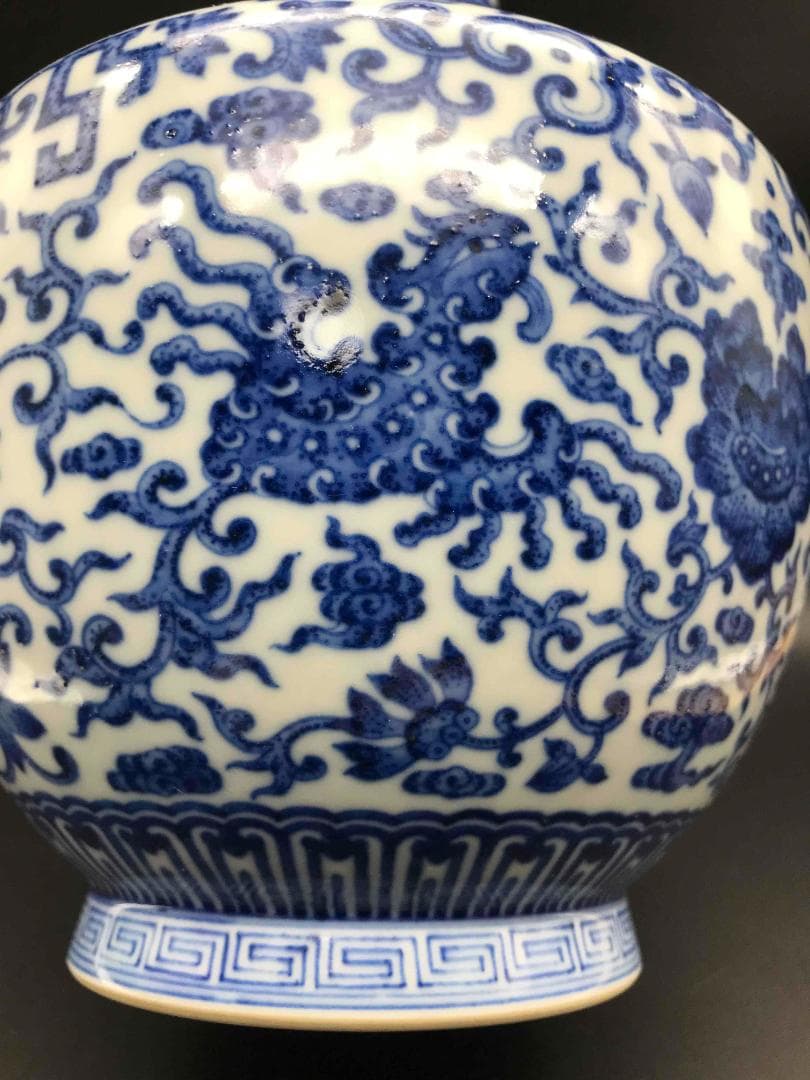 中国骨董　清乾隆時代　大清乾隆年製在銘　染付花芭蕉海水紋　唐草紋　花瓶(B-8)