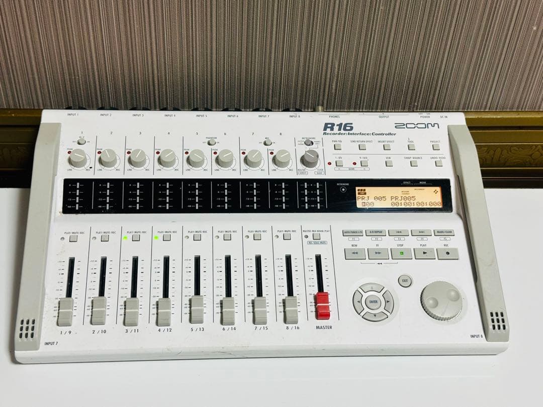 Zoom R16 マルチトラックレコーダー