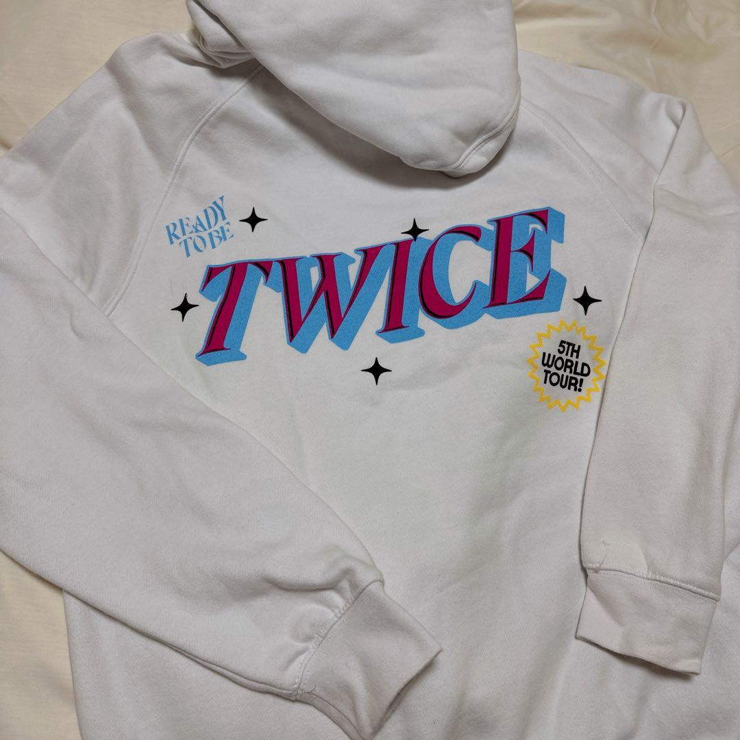 TWICE ready to be 海外　アパレル　フーディー　Sサイズ
