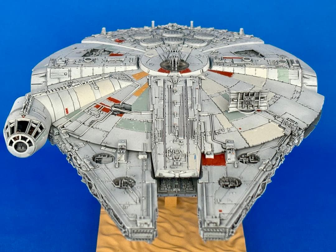 バンダイ スターウォーズ1/144 ミレニアム・ファルコン フォースの覚醒完成品