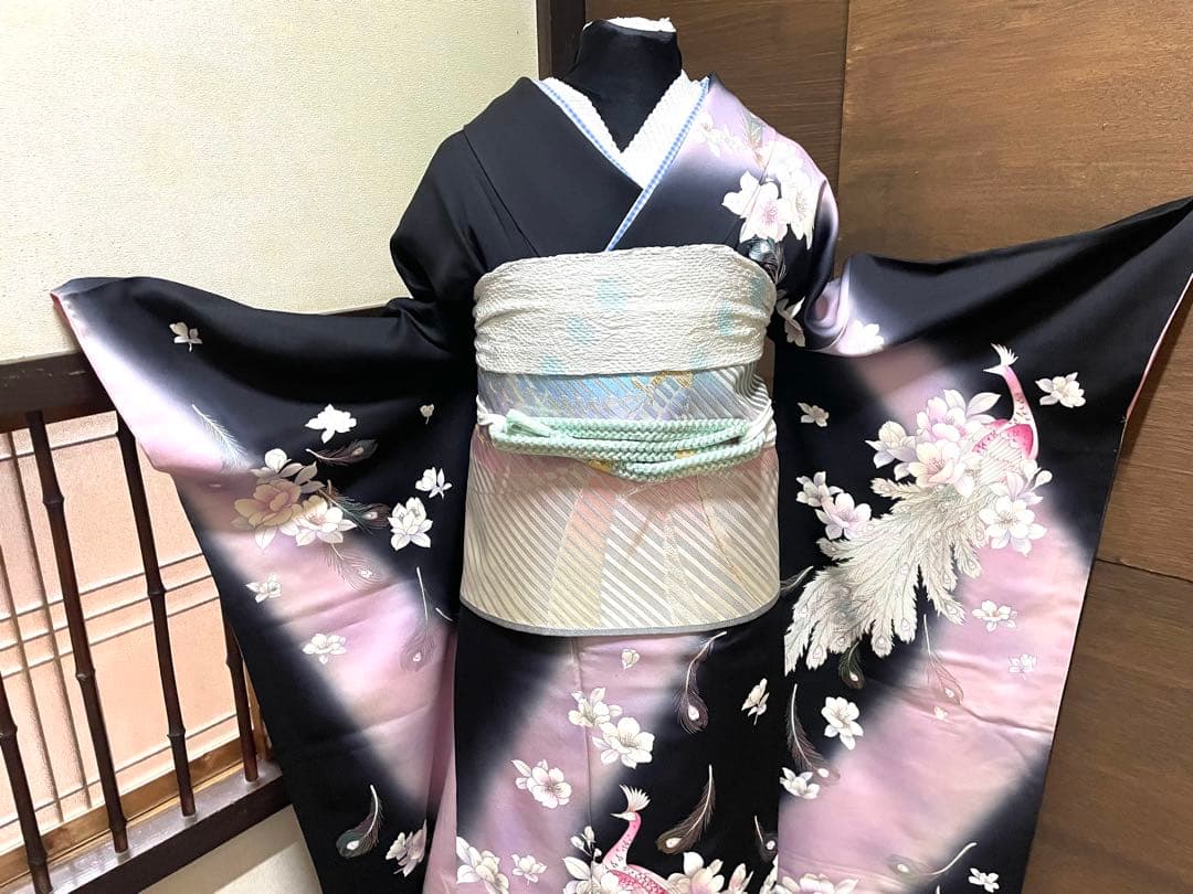 振袖 フルセット6点サイズＬ孔雀花文　暈し染　黒地　銀彩　正絹