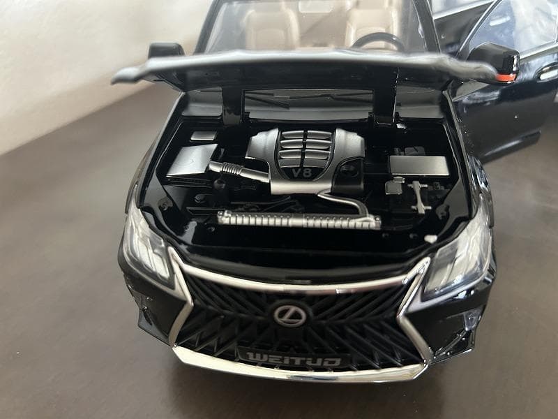1/18ミニカー レクサス LX570 新品 2台【ホワイト＆ブラック】