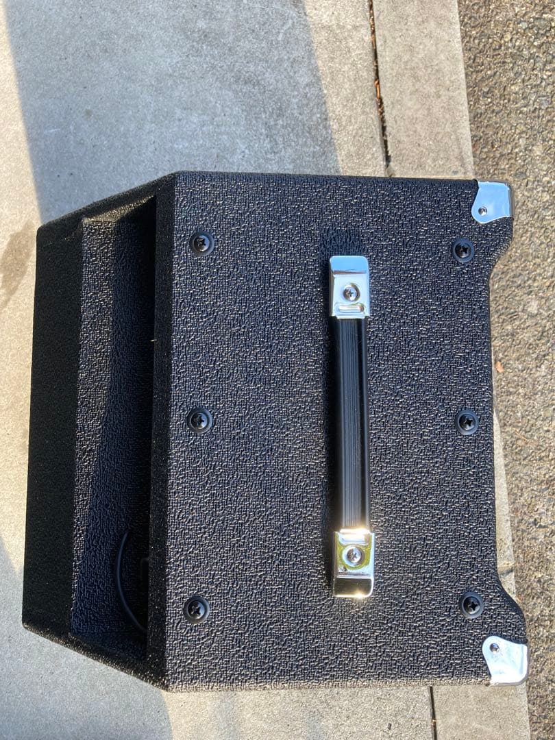 Hartke KB12 ベース用アンプ 500W？パワフルです。
