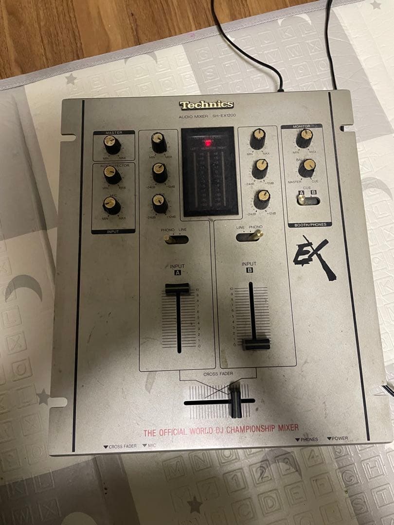 b*8様 Technics SL-1200MK5 ミキサー、針、CDJ付きのDJ