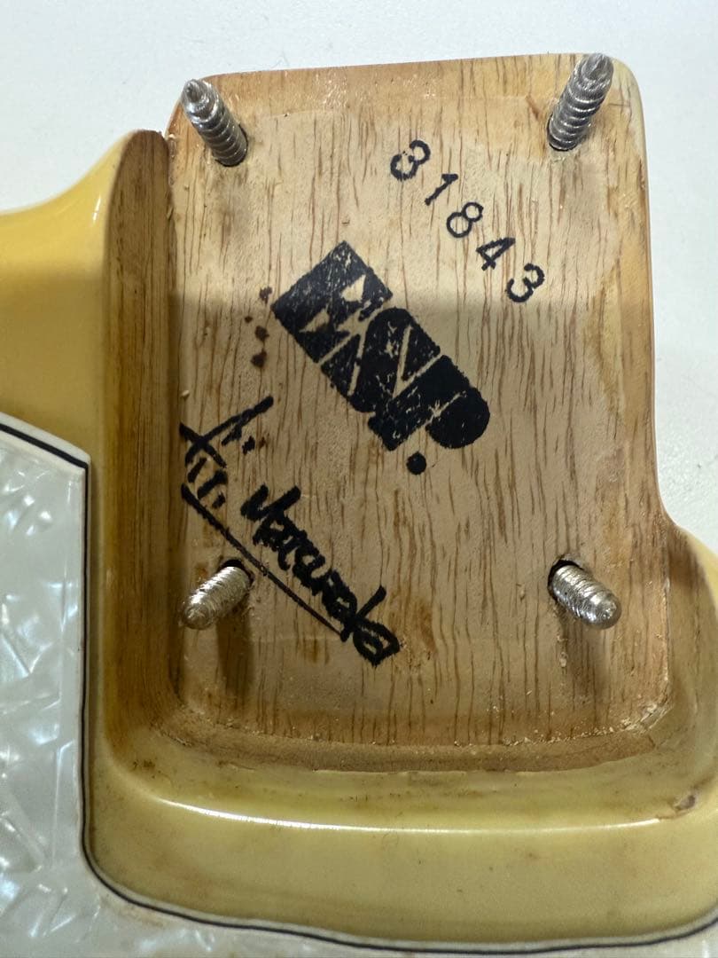 ESP momose 2ピックアップ（ダンカン、suhr)ストラト
