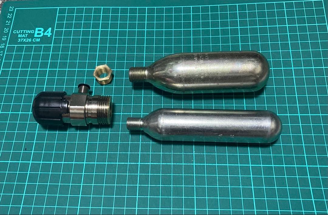 テトラ規格74g・38g両対応　co2レギュレーター　アダプターセット品