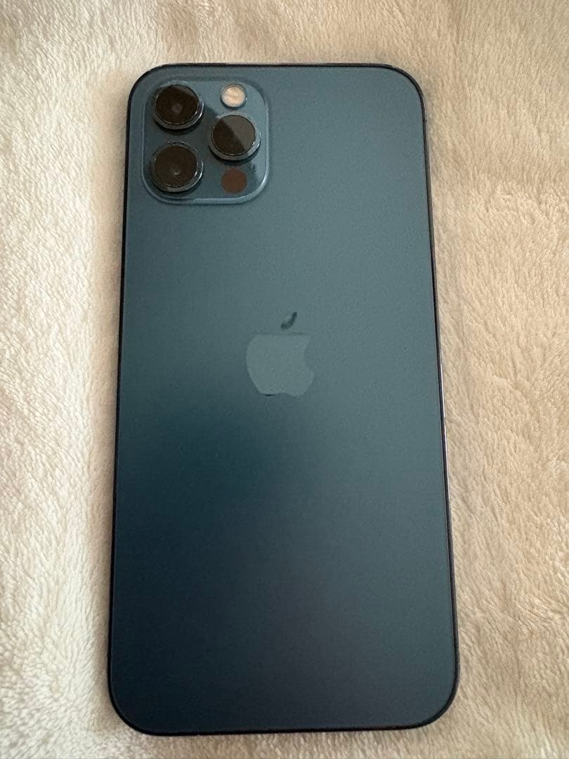 Apple iPhone 12 Pro 青 ケース付き