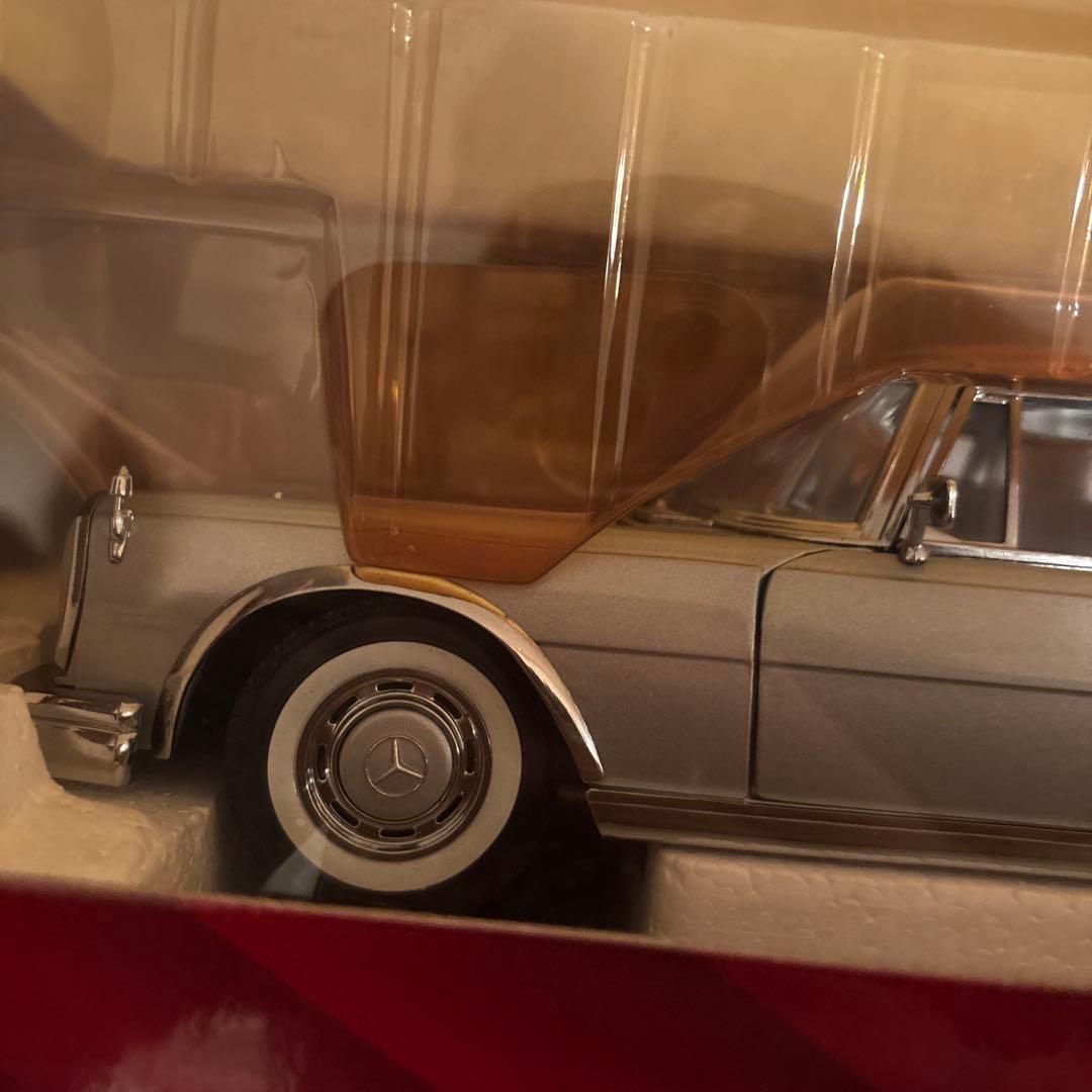 1966 Mercedes-Benz 6001/18スケール ダイキャストモデル