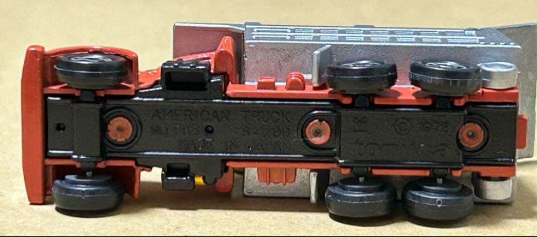 トミカ アメリカン ダンプトラック オレンジ