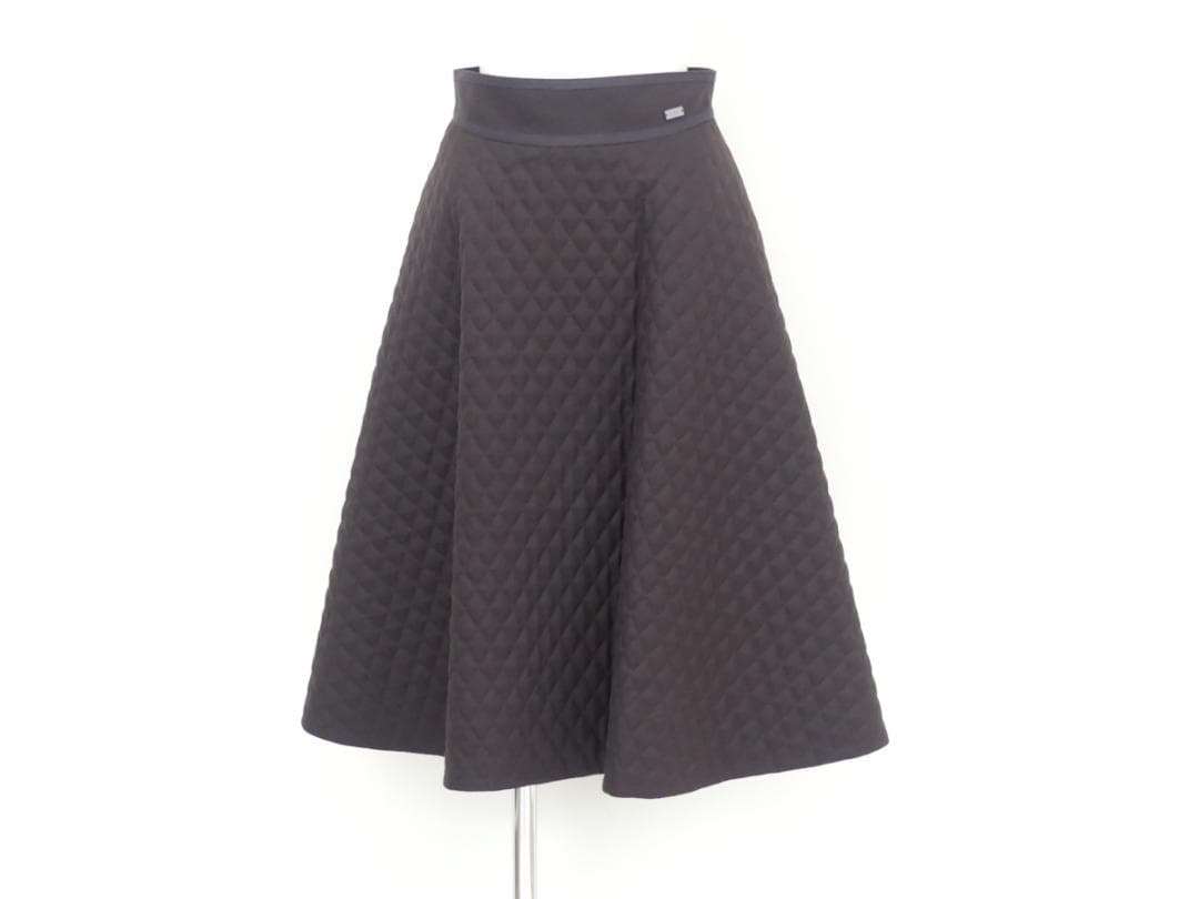 美品★FOXEYフォクシースカート クロスフレア ロゴプレート付キルティング40