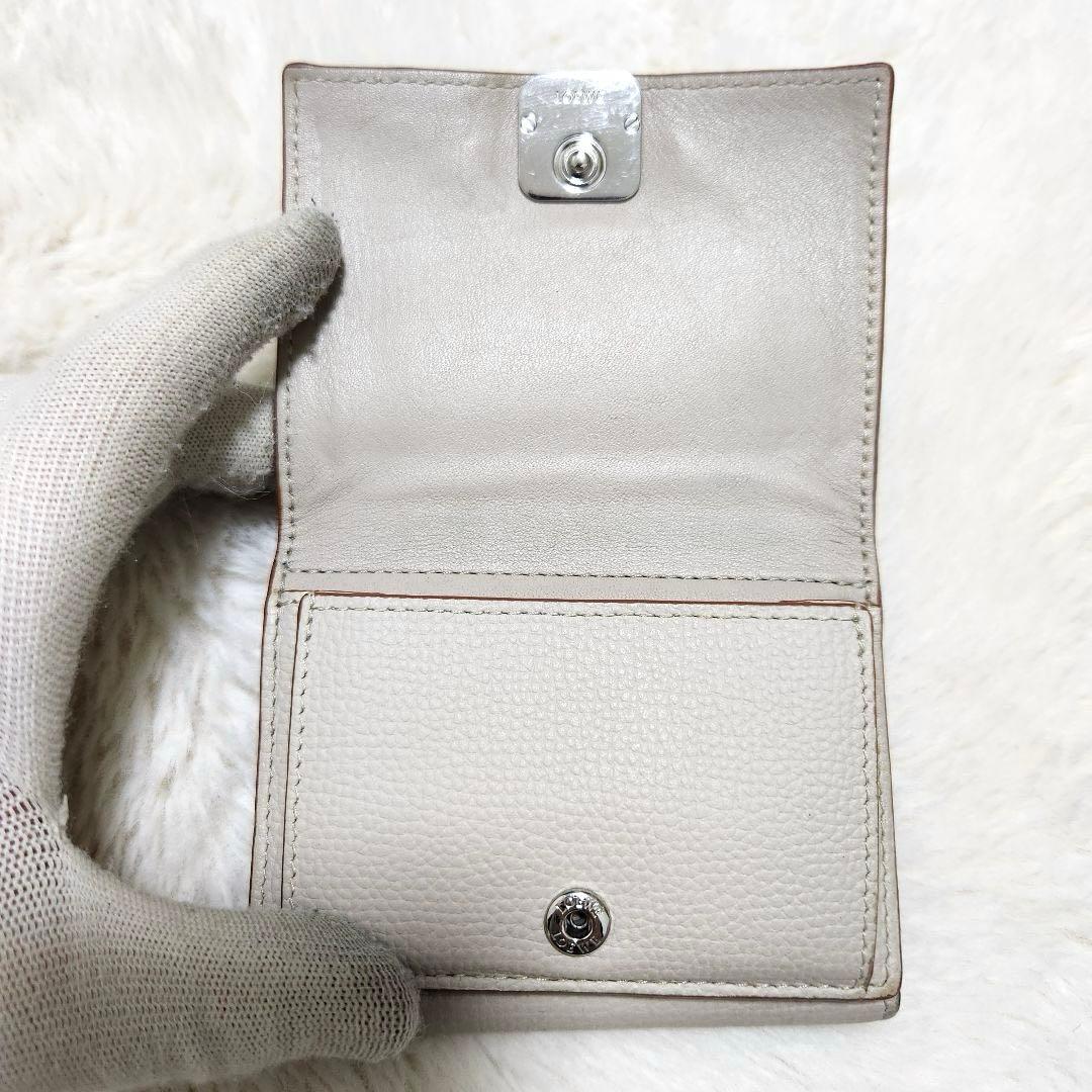 ✨美品　正規品✨ロエベ　三つ折り　アナグラム　小銭入れ　ロゴ金具　ベージュ