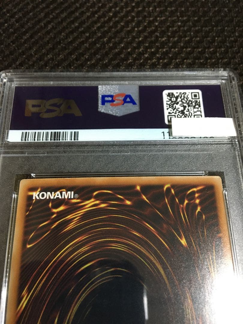 フォローで割引！ 遊戯王 PSA8 青眼の白龍 ホログラフィック TRC1
