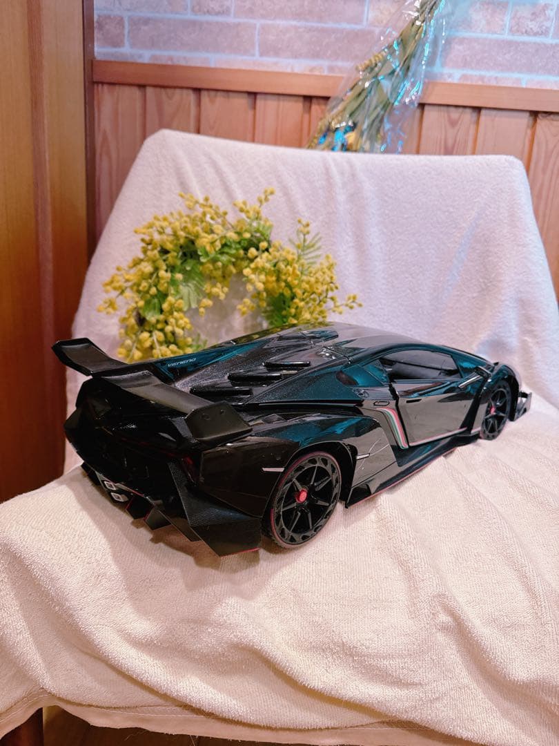 美品　ランボルギーニ　ヴェネーノ　模型　1/10 ミニカー　ダイキャストカー