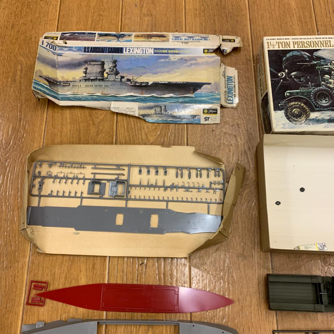 プラモデル2体まとめセット！現状品　航空母艦 レキシントン/6輪兵員輸送車