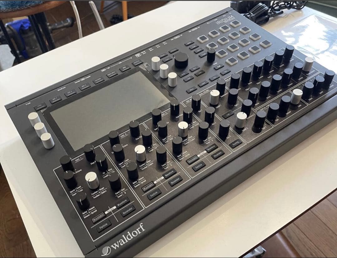 キュウ　Waldorf Iridium ウェーブテーブル シンセサイザー