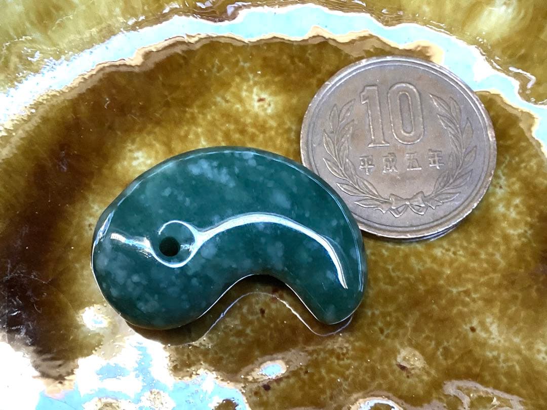 ✳premiumシリーズ　珍‼️希少吉兆雪輪文様 糸魚川青翡翠入りコン沢　鑑別書付