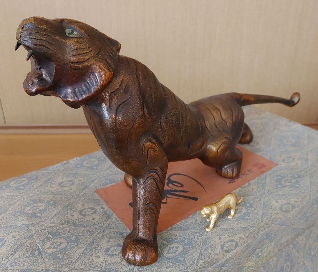 ブロンズ像 　虎　金属工芸　 置物　 オブジェ　　 アンティーク　 干支