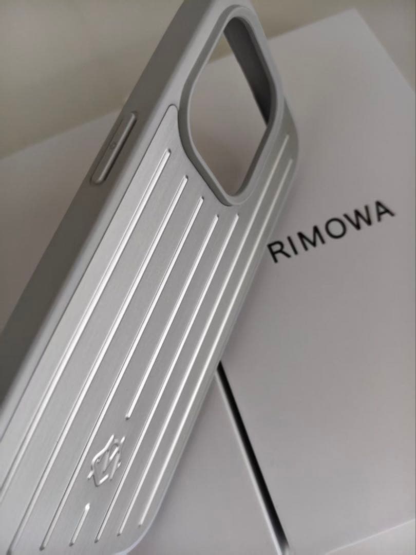 未使用 RIMOWA シルバー iPhone16pro用ケース